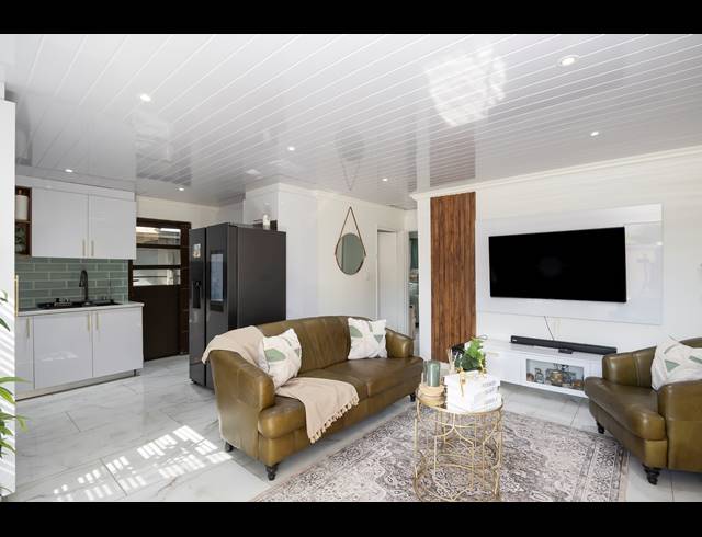 2 BEDROOM HOUSE FOR SALE IN ADMIRALS PARK